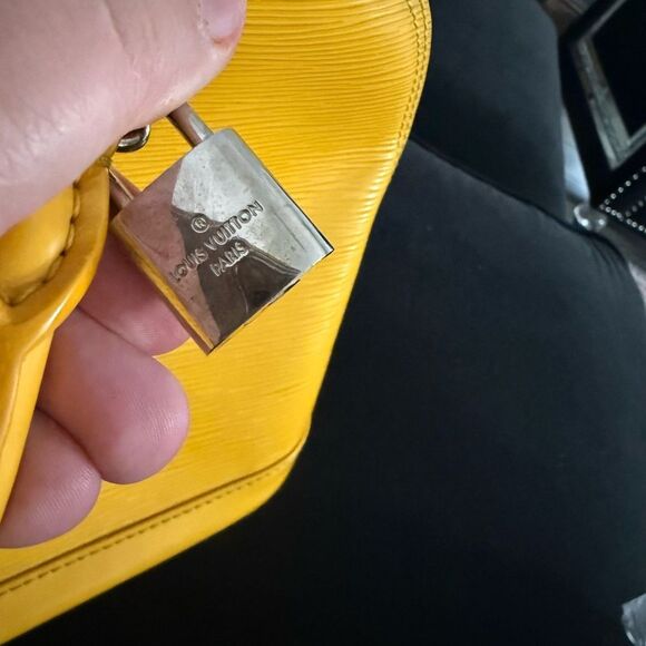 Used excellent condition Louis Vuitton Epi Alma BB with strap - Picture 6 of 16